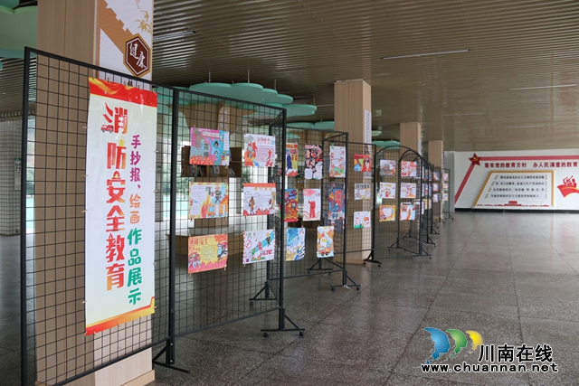 作品展示现场 (1).JPG