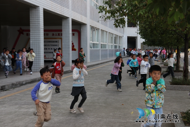 安全逃生现场 (3).JPG