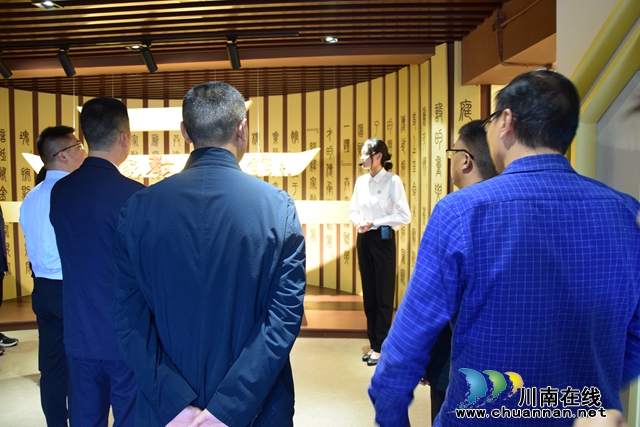 汲取榜样力量，传承良好家风 | 泸县一中第三党支部参观泸州职业技术学院经纬家教家风馆