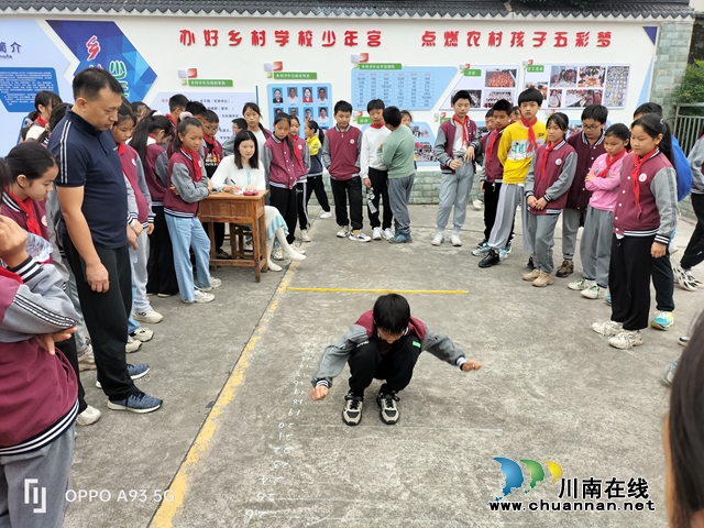 纳溪龙车镇中心小学举办“新华文轩杯”冬季运动会