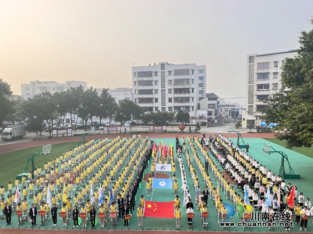 泸县六中举行“歌唱青春 放飞梦想”艺体节