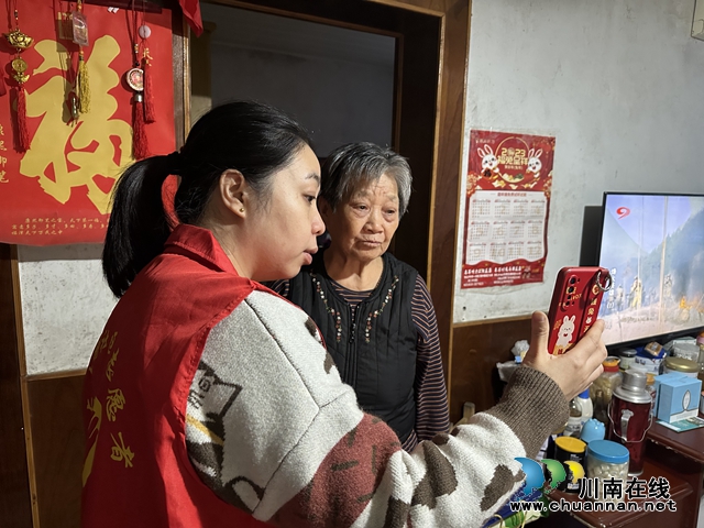 龙马潭区小市街道上大街社区：关怀老年人，退休认证送上门