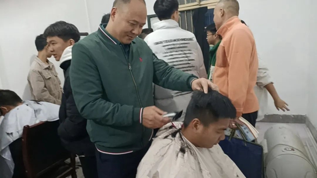 【惠民建校 暖心建校】我们的“发艺”工作室开业啦!(图2) 微信图片_20231114095711.jpg