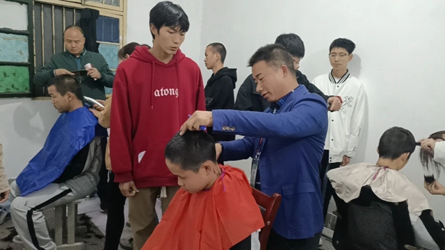 【惠民建校 暖心建校】我们的“发艺”工作室开业啦!(图4) 微信图片_20231114095720.jpg