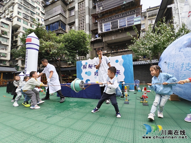 小市幼儿园科技表演现场 (2).jpg