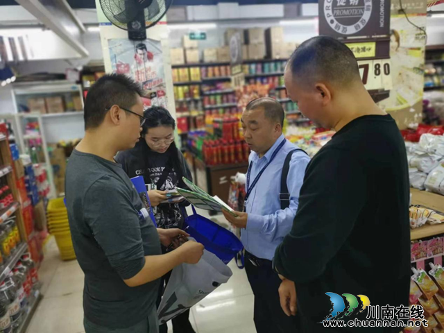 合江县市场监督管理局开展“农村食品经营示范店”指导检查