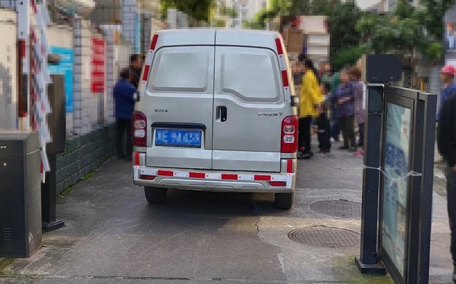 泸州有人被击中，卷帘门都被击穿……射手已抓获！