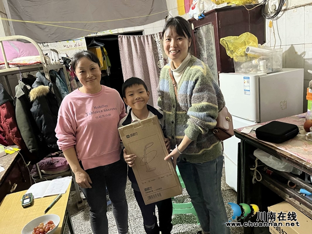 民心守护｜泸县实验学校开展“暖冬行动 爱心家访”活动