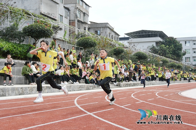 叙永县龙凤镇中心小学校举行冬季运动会