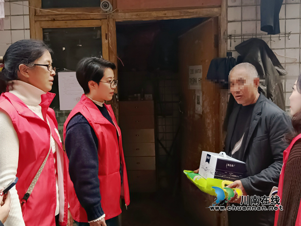 送关怀 暖人心｜泸州市老年大学走访慰问困难高龄老人