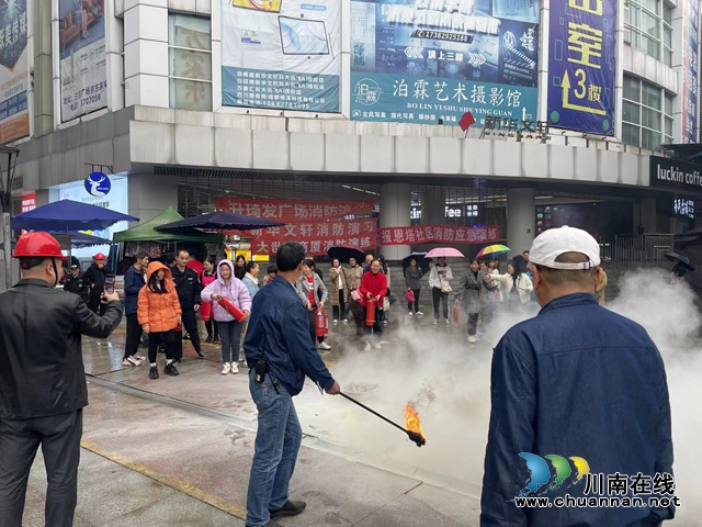 江阳区北城街道报恩塔社区：开展消防实战演练 护航商圈消防安全