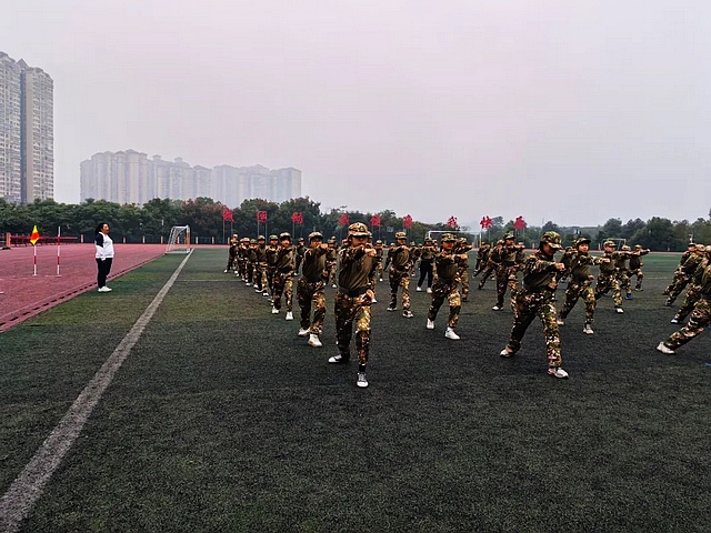 赓续红色基因 提升国防素养| 玉带河学校举行军事体育运动会(图5) nEO_IMG_5.jpg