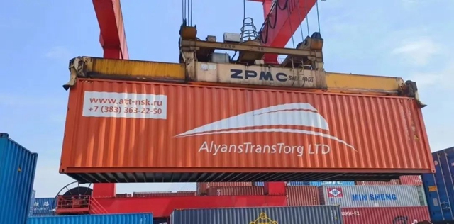 泸州南向国际铁海联运货运班列再发车(图1) 640.jpg