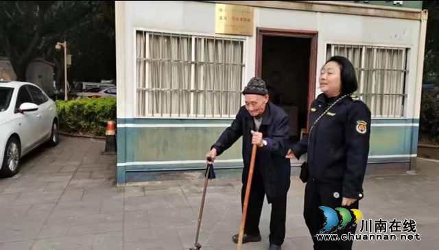 为民服务践初心  小小举动现真情 | 龙马潭城管执法队员护送迷路老人回家