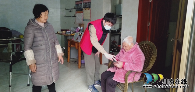 民心守护丨泸县天兴镇：开展养老保险认证    便民服务暖人心活动