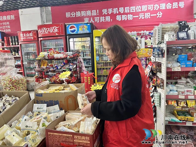 泸县玉蟾街道开展食品安全和消防安全检查活动
