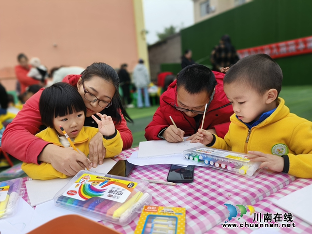 泸县百和镇中心幼儿园开展亲子拓印画活动 (5).jpg