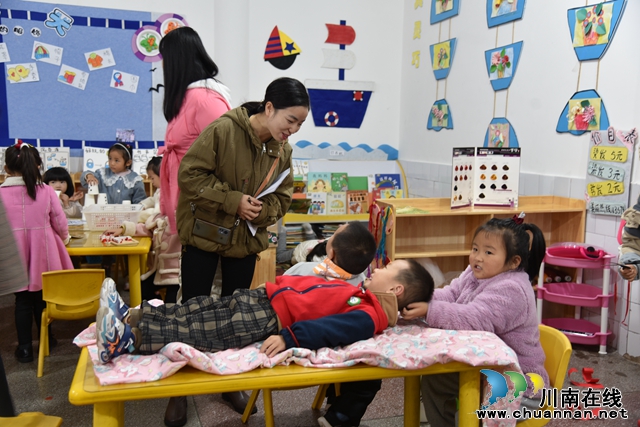 4.观摩幼儿游戏 .JPG