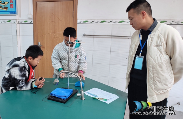 叙永正东中心校：科学测评提素养 实验操作展风采