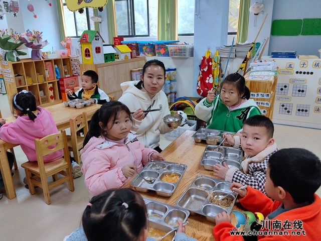 叙永县永宁幼儿园开展“美好时光，‘味’爱同行”家委会暨膳委会