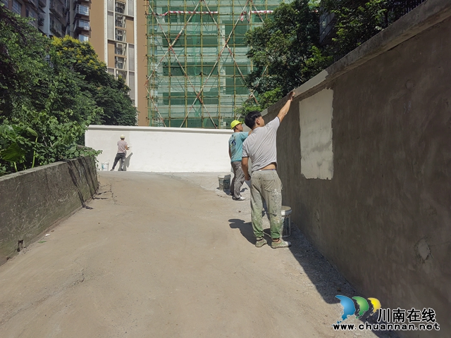 龙马潭区小市街道杜家街社区：拆“危墙”建“心墙”