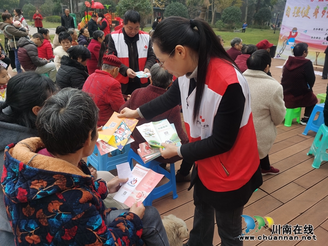 泸县玉蟾街道：运动传递友谊 关爱温暖人心