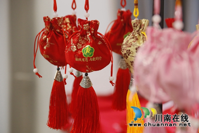 手工制作的香囊 (2).JPG