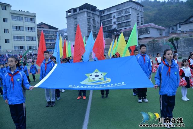 “足”梦未来，“球”动童心｜叙永县东大街小学举办2023年校园体育节暨校园足球联赛
