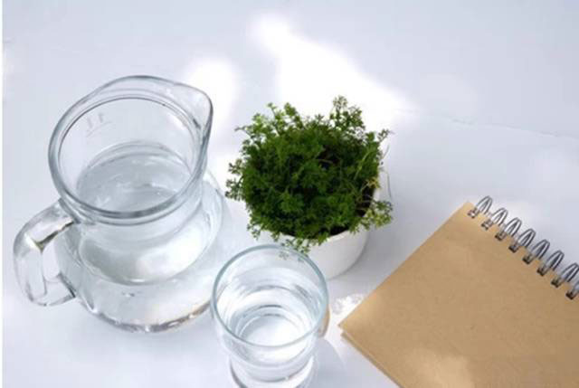 【分享】睡前该不该喝水？这些喝水坏习惯，您中了几个？