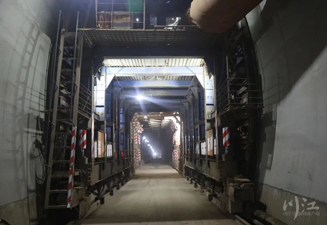 西部陆海新通道丨隆黄铁路隆昌至叙永段首座超3000米长大隧道贯通