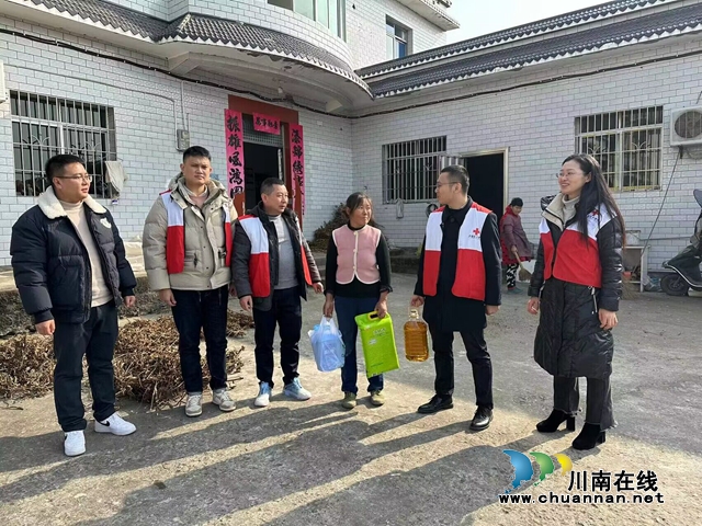 泸县玉蟾街道：红十字会暖心行动 关爱低保残疾困难户