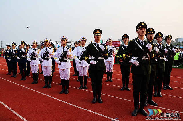 以脚步丈量朝阳  用国旗诠释担当｜合江中学国旗护卫队特辑