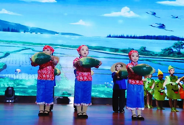 今天,为你点个赞 | 泸州市教育和体育局“萌娃赞家乡”主题活动阶段成果展示活动顺利举行(图5) nEO_IMG_5.jpg