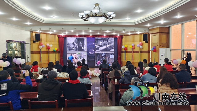 发现光 记录光 活成光 播洒光|泸县摄影家协会公益摄影培训班培养扶植新人(图2) 点评相片(黄蓉摄).jpg