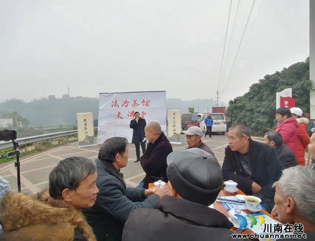 合江:“法治茶馆”走进真龙镇(图2) 合江“法治茶馆”走进真龙镇2_副本.jpg