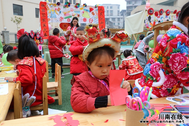 叙永县永宁幼儿园开展“萌娃迎新，童享元旦”走铺活动