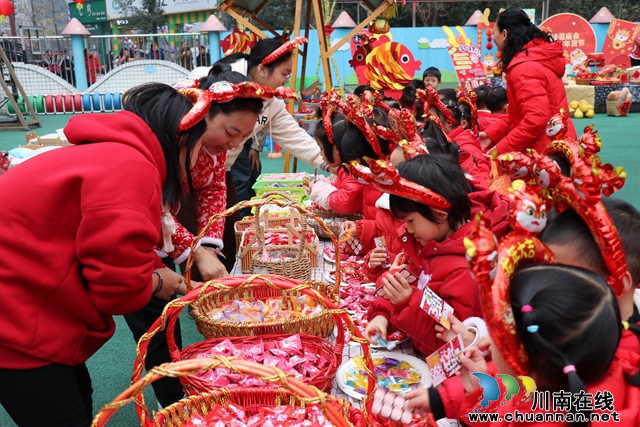 敘永縣敘永鎮南城幼兒園開展2024年福娃逛廟會玩轉年貨節慶元旦遊園