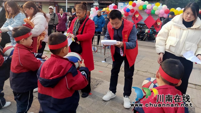龙马潭区小市街道杜家街社区开展“龙行大运·迎新春＂亲子活动