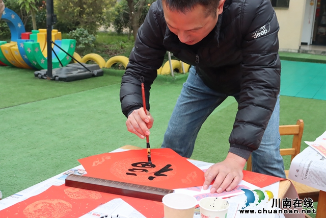 “龙”重登场“庙”趣无穷｜泸县立石镇中心幼儿园开展迎新年逛庙会活动