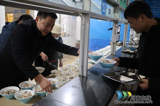 在劳动中培根铸魂 ┃ 合江中学高2021级开展萝卜种植劳动实践活动