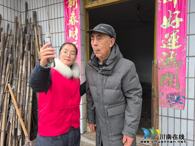 龙马潭区鱼塘街道王庄村:养老认证送上门,情系老人送温暖(图2) ca1ff6fff64f4cce8d77dbc764b1b91.jpg