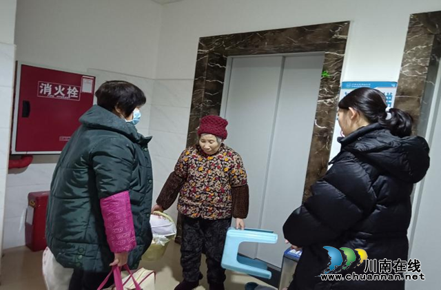 江阳区大山坪街道康华苑社区：暖心服务关爱特困老人  多措并举守护人间温情