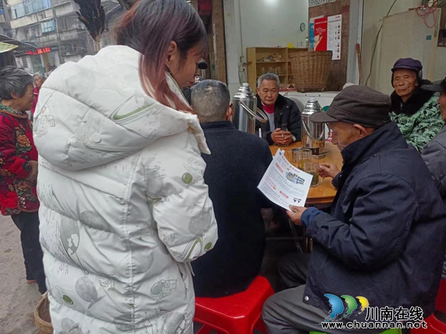 泸县天兴镇开展反诈宣传“赶集日”守护平安“接地气”活动