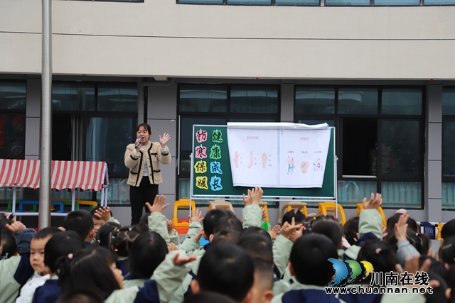 叙永县西城幼儿园分园开展防寒保暖主题活动 (4).JPG