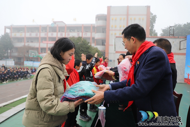 关爱困境儿童  共享一片蓝天｜泸县举行2023年度暖冬行动启动仪式