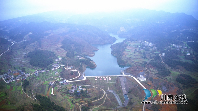 一池活水润乌蒙 乡村振兴路更宽
