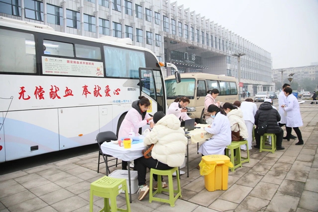 寒冬流感季，热血显仁心！泸州市人民医院应急献血17800毫升
