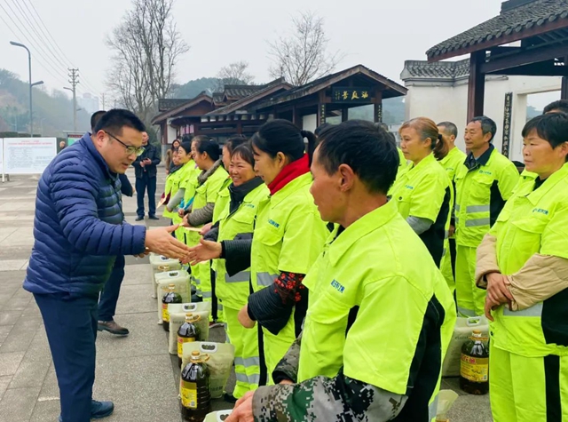谭荣兵带队开展春节走访慰问活动
