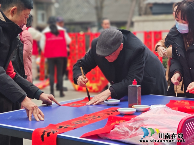 龙马潭区小市街道下大街社区：“廉味”春联传家风