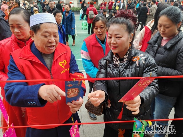 龙马潭区小市街道下大街社区： 人大代表与民共庆“猜灯谜 迎新春”